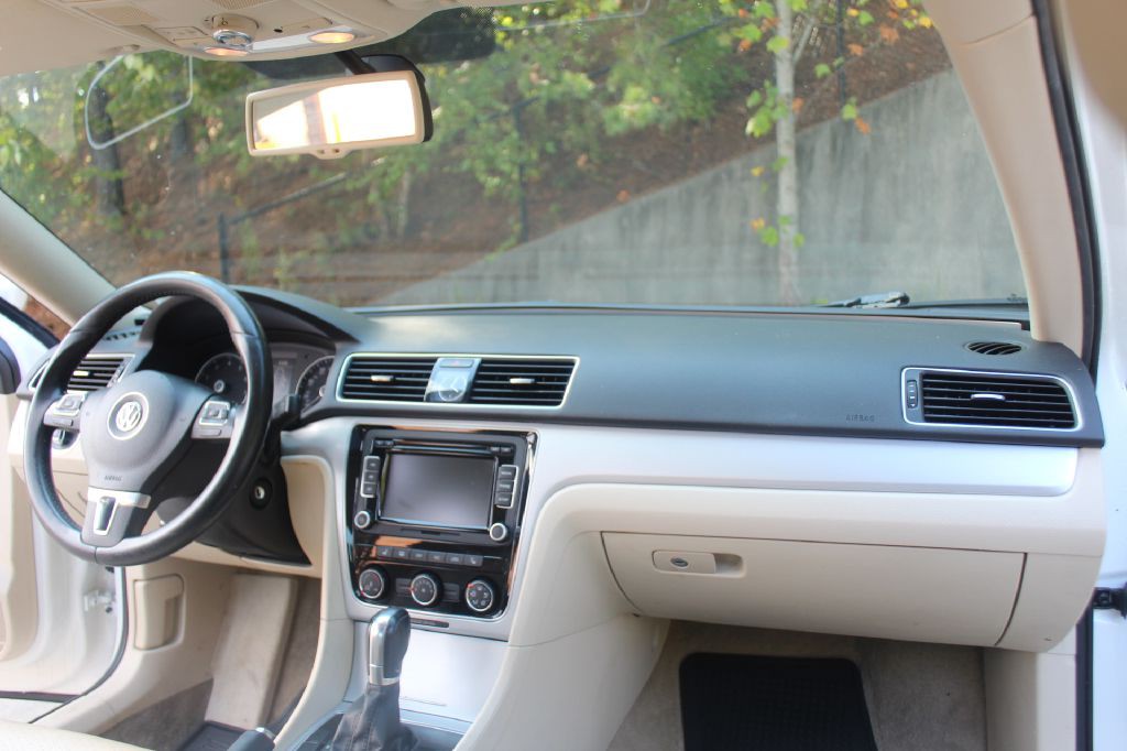2013 Volkswagen Passat Image 13