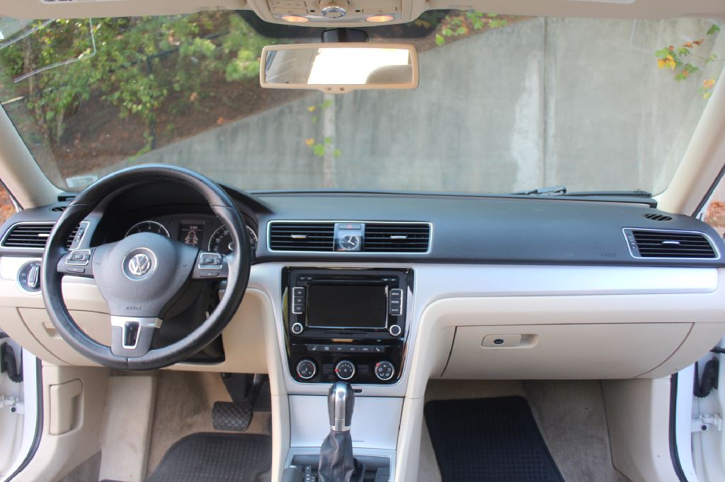 2013 Volkswagen Passat Image 14
