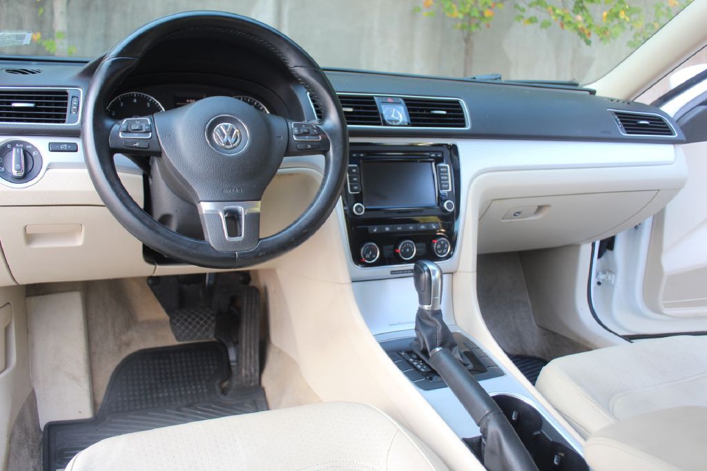 2013 Volkswagen Passat Image 15