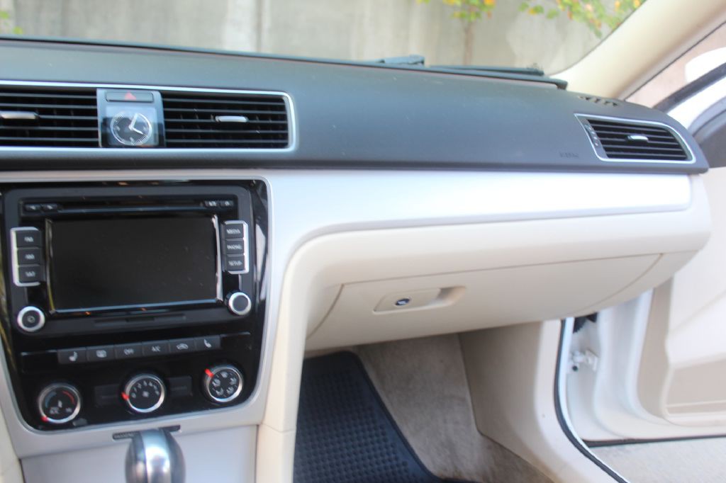 2013 Volkswagen Passat Image 18