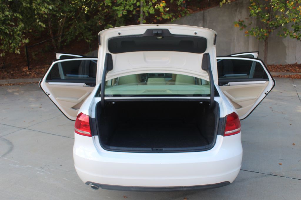 2013 Volkswagen Passat Image 20