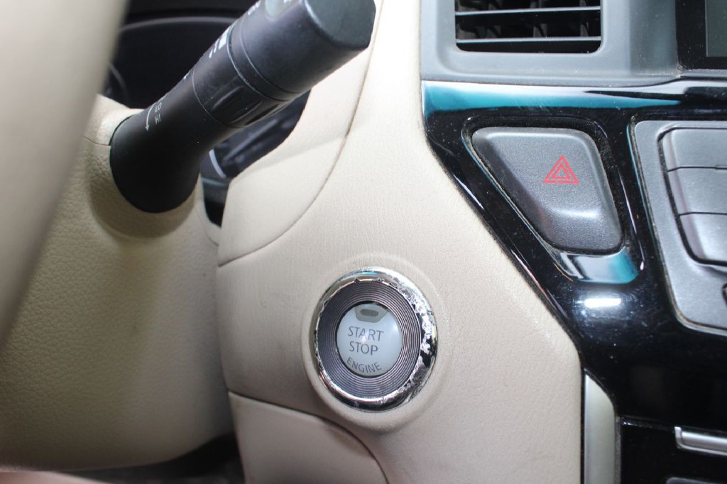 2015 Nissan Pathfinder Image 21