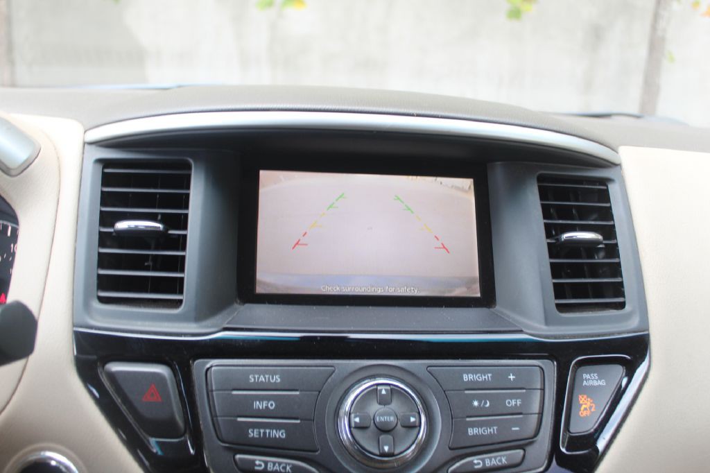 2015 Nissan Pathfinder Image 23