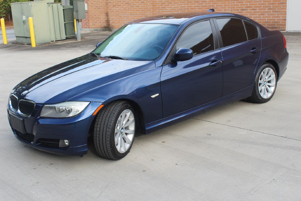 2011 BMW 3 Series Image 2