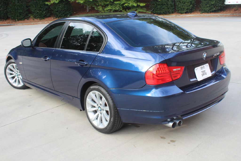 2011 BMW 3 Series Image 3