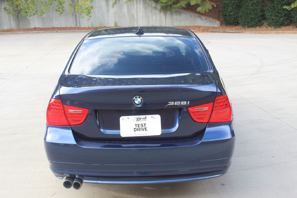 2011 BMW 3 Series Image 4