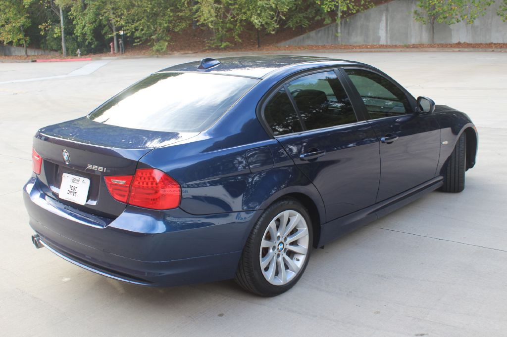 2011 BMW 3 Series Image 5
