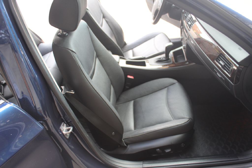 2011 BMW 3 Series Image 7