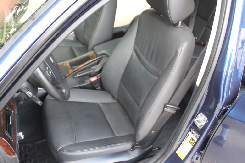 2011 BMW 3 Series Image 11