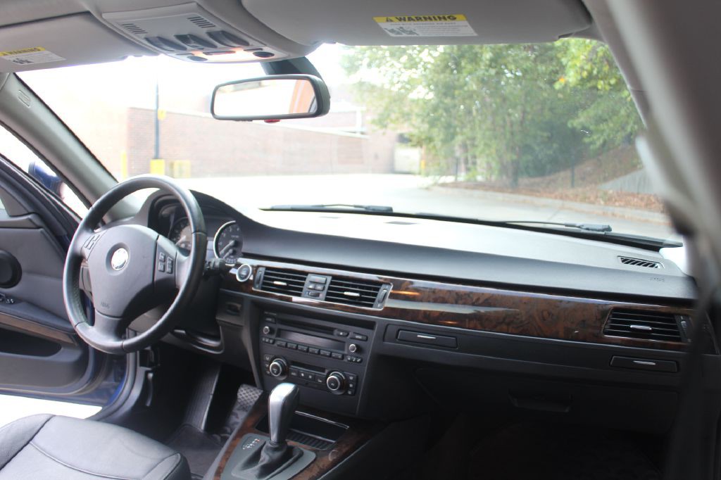 2011 BMW 3 Series Image 13