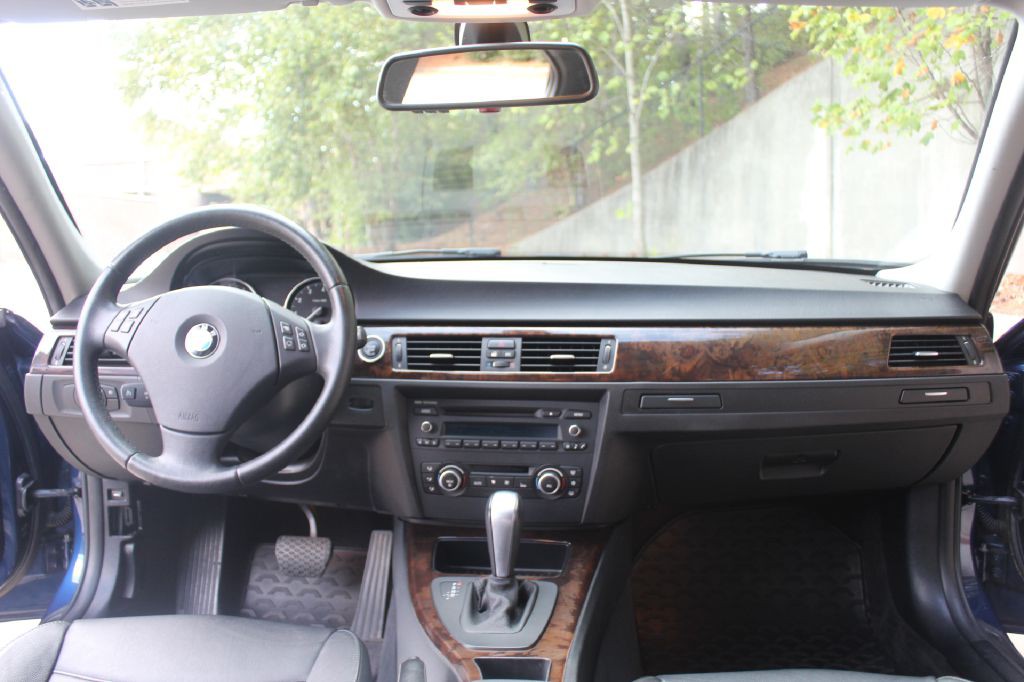 2011 BMW 3 Series Image 14