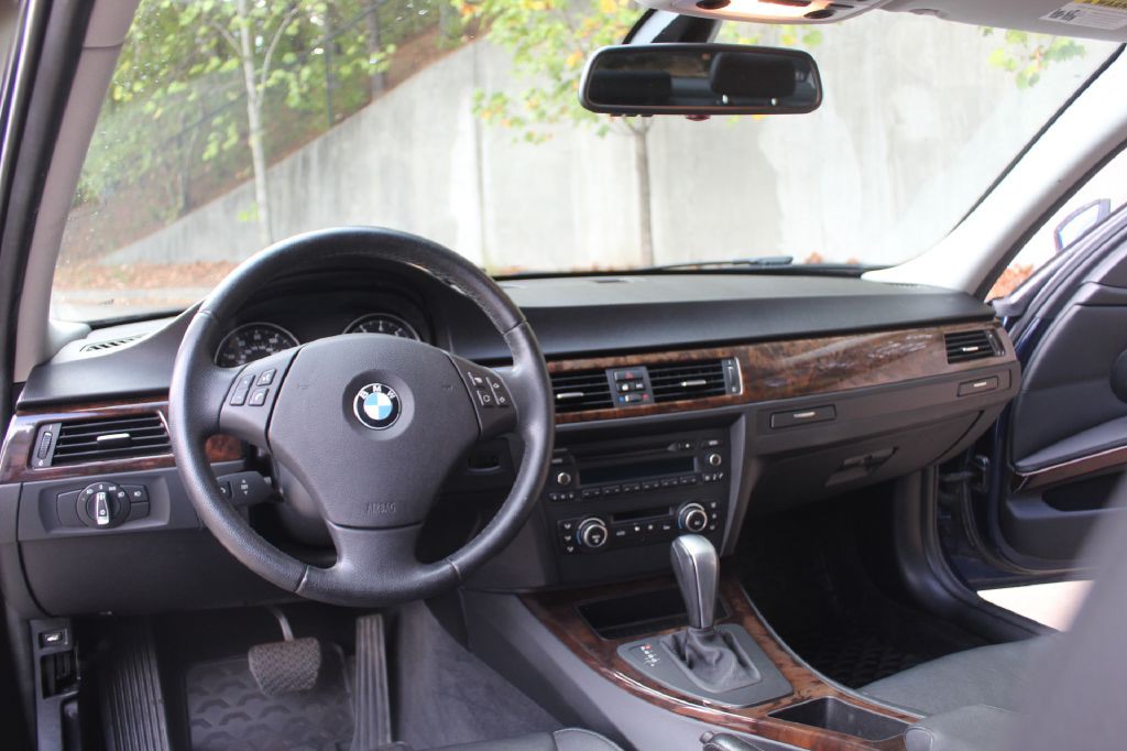 2011 BMW 3 Series Image 15