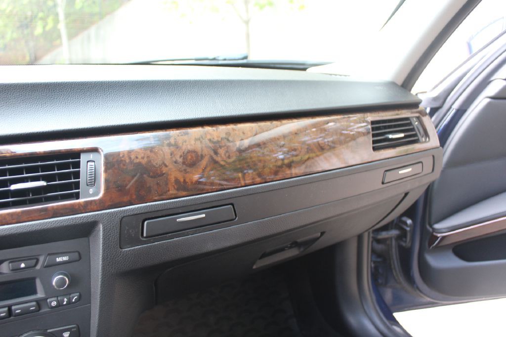 2011 BMW 3 Series Image 18