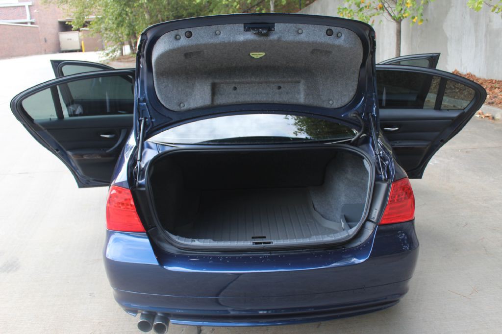 2011 BMW 3 Series Image 19