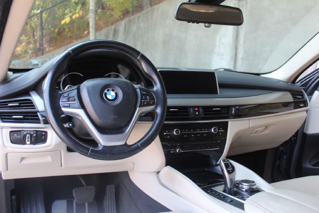 2016 BMW X6 Image 18