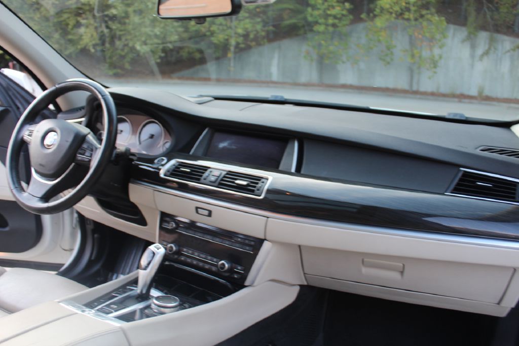 2016 BMW 5 Series Image 13