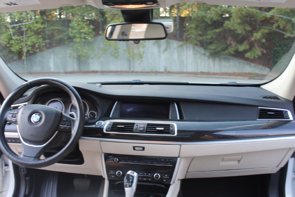 2016 BMW 5 Series Image 14