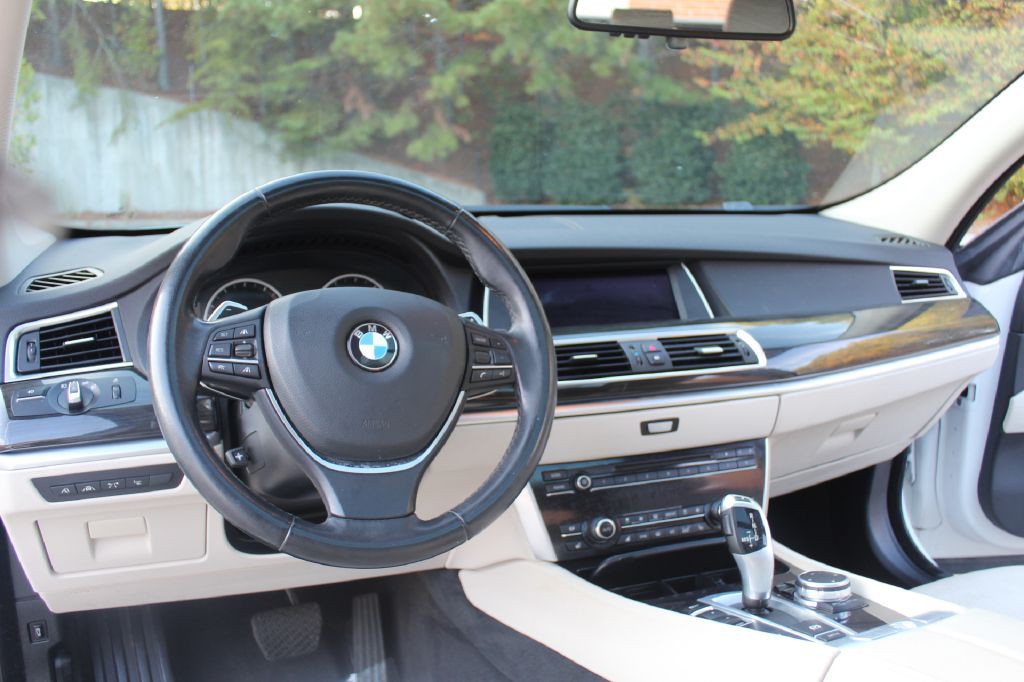 2016 BMW 5 Series Image 15