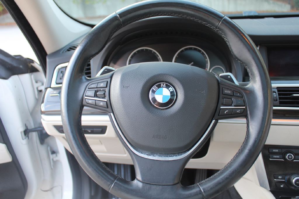 2016 BMW 5 Series Image 16