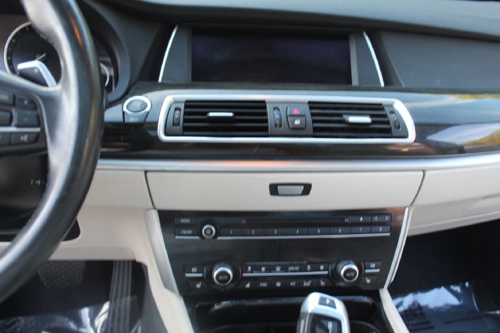 2016 BMW 5 Series Image 17