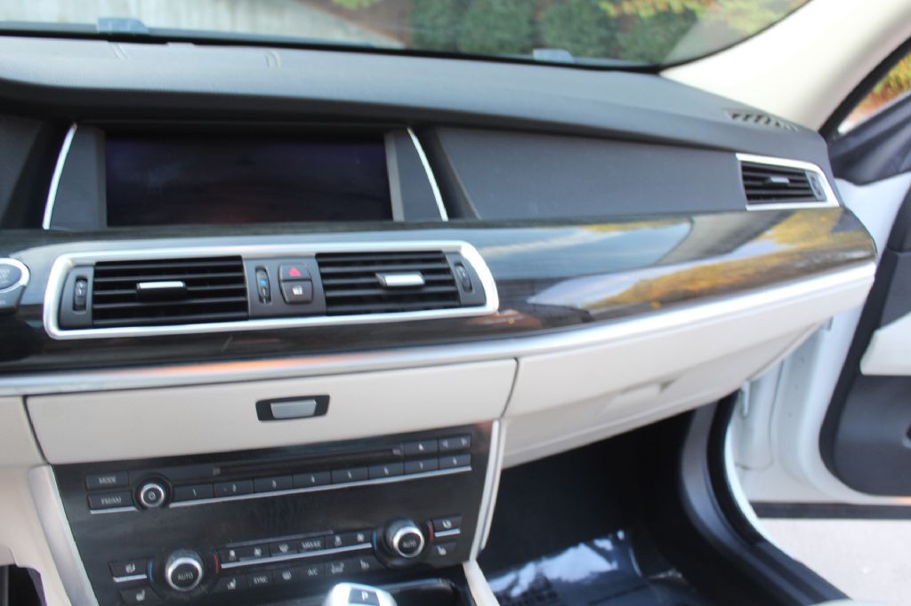 2016 BMW 5 Series Image 18