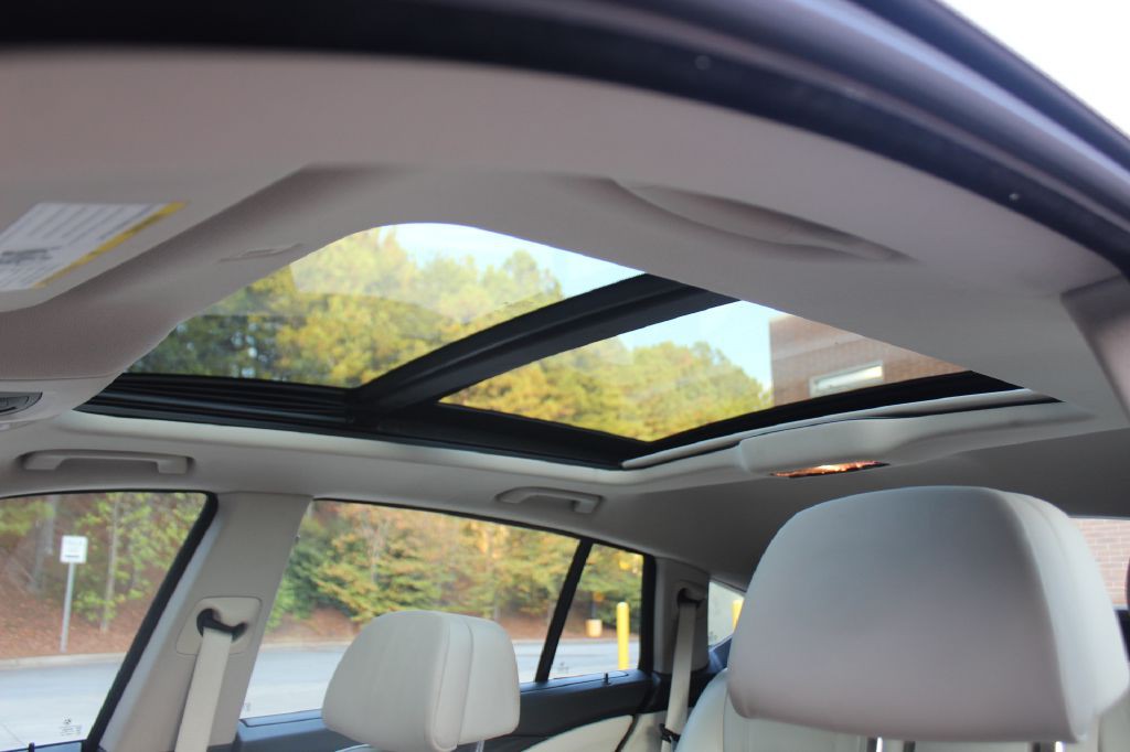 2016 BMW 5 Series Image 26