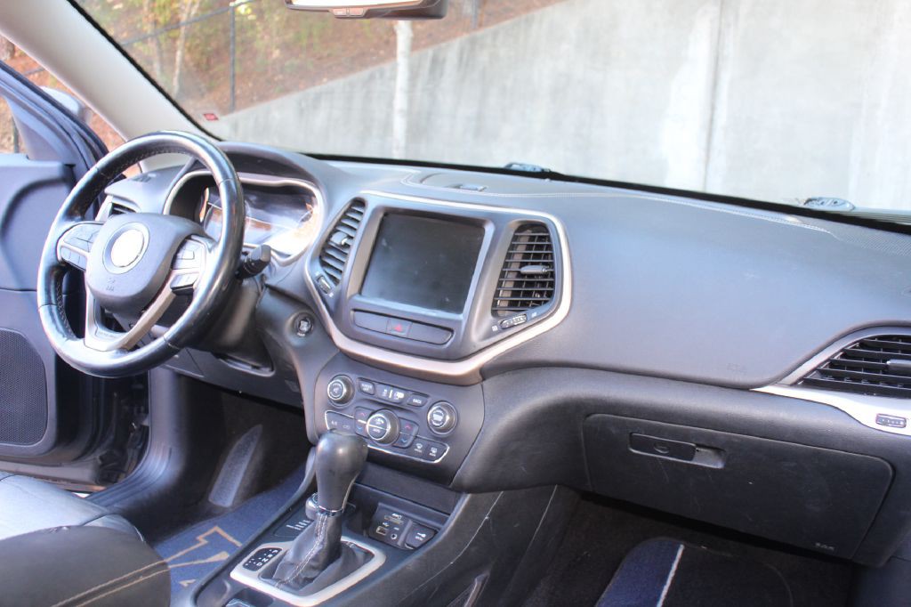 2015 Jeep Cherokee Image 13