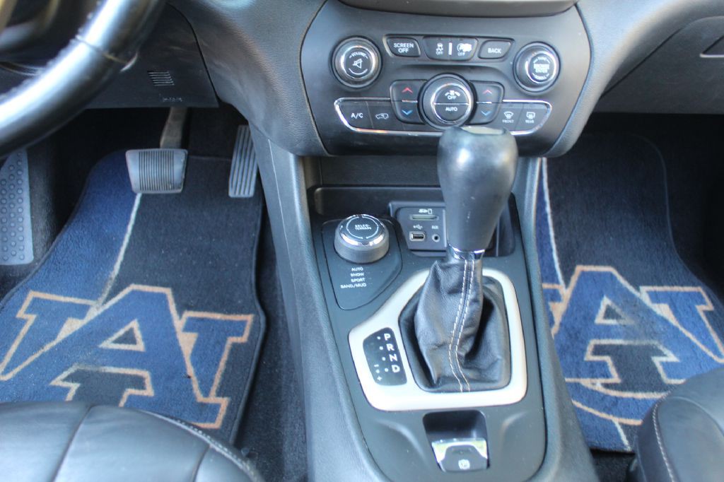 2015 Jeep Cherokee Image 19