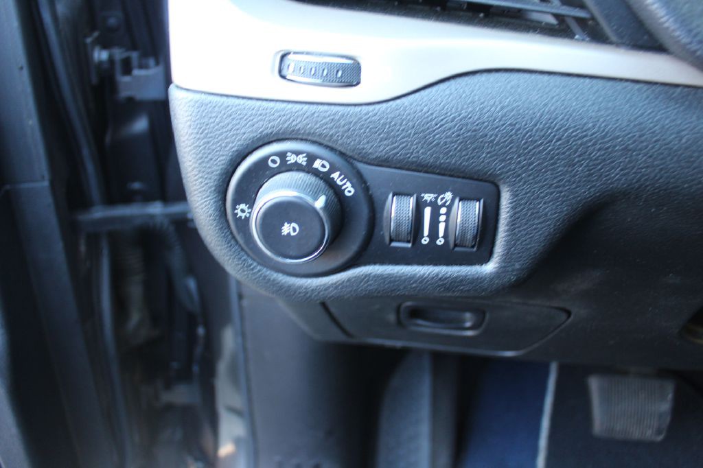 2015 Jeep Cherokee Image 21