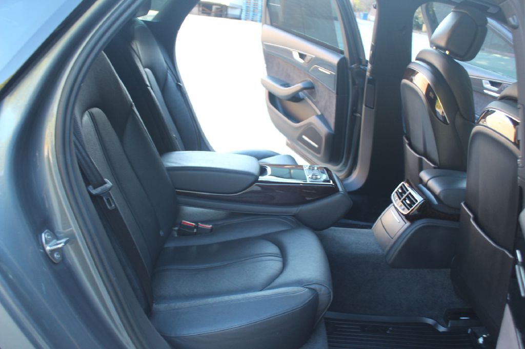 2017 Audi A8 Image 11
