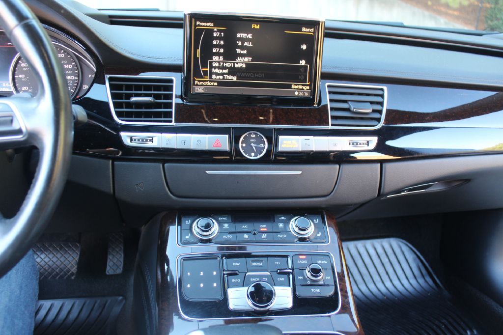 2017 Audi A8 Image 23