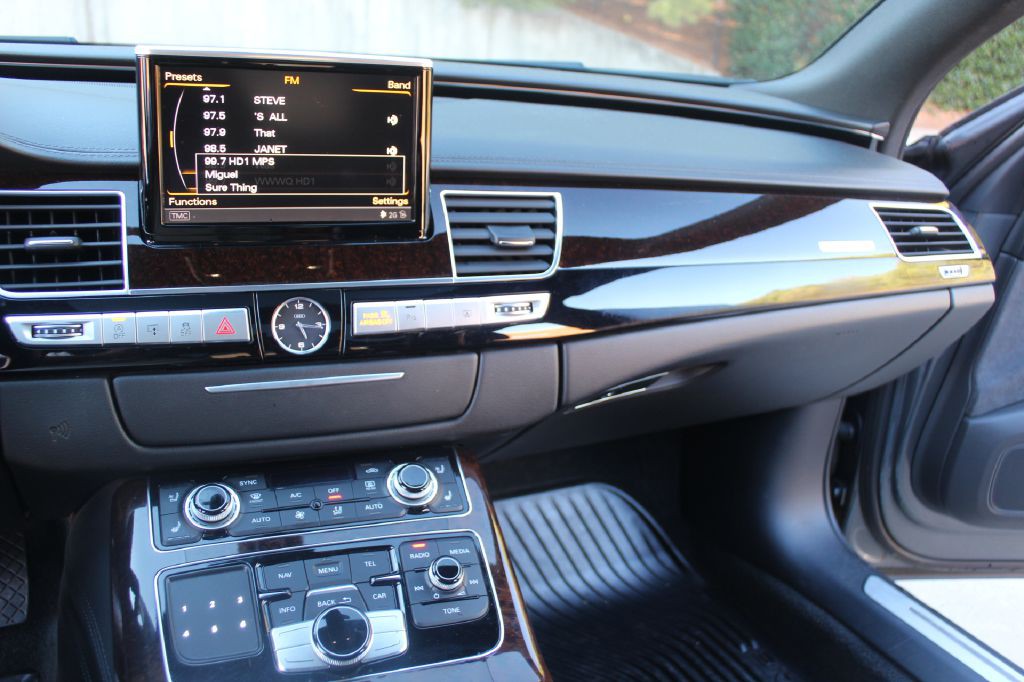 2017 Audi A8 Image 24