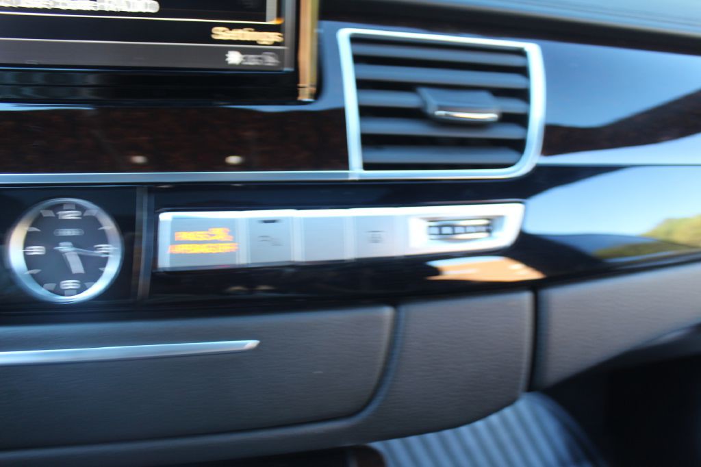 2017 Audi A8 Image 27