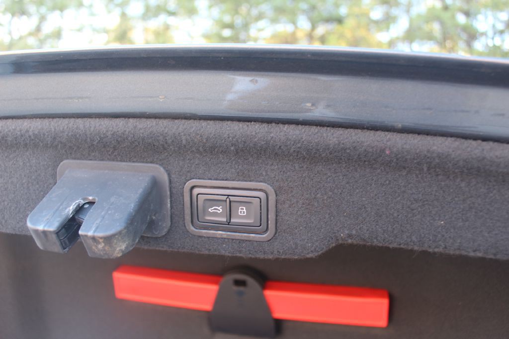 2017 Audi A8 Image 31