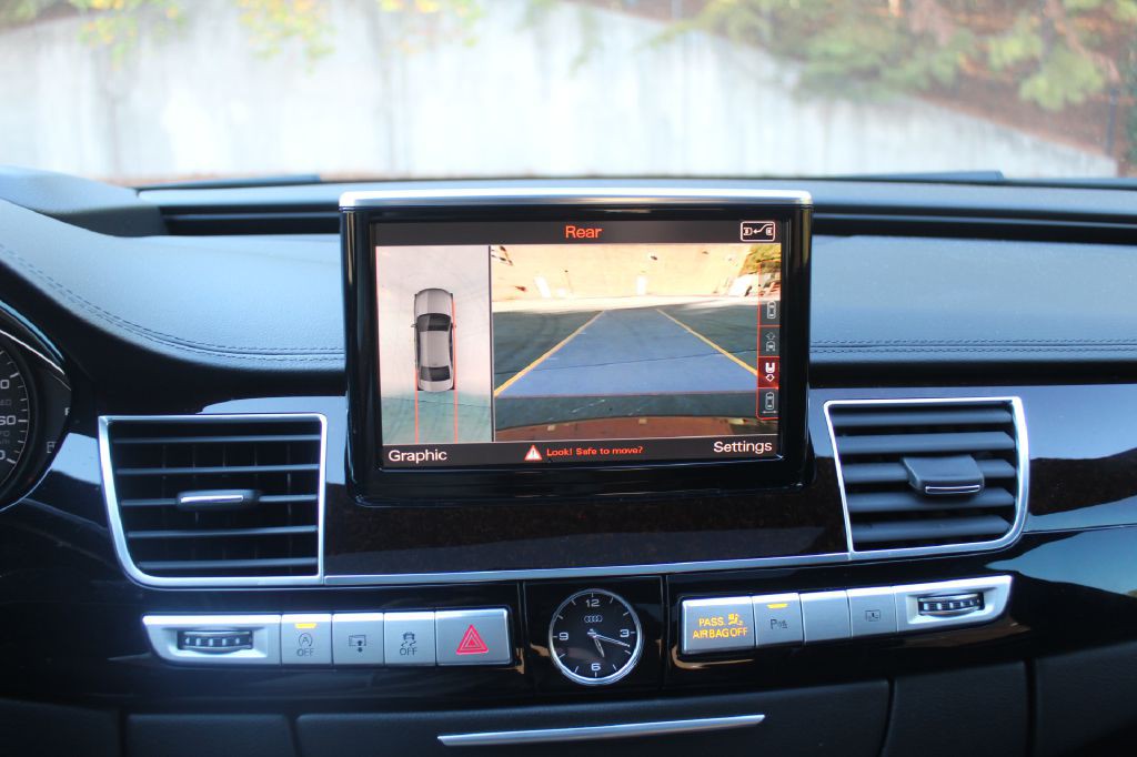 2017 Audi A8 Image 34