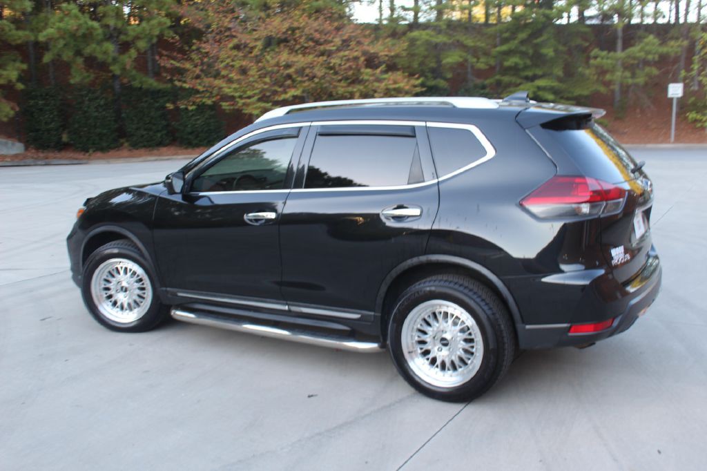 2018 Nissan Rogue Image 3