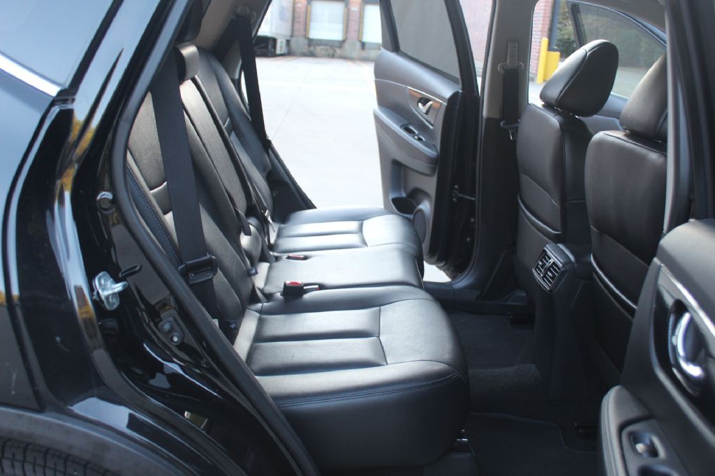 2018 Nissan Rogue Image 8
