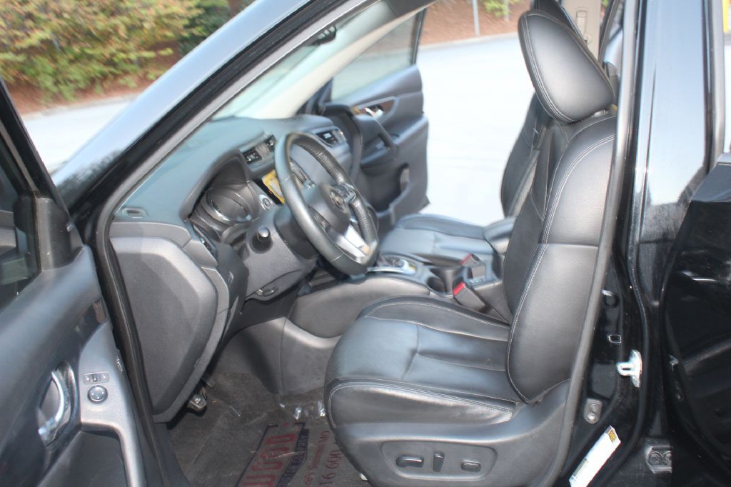 2018 Nissan Rogue Image 10