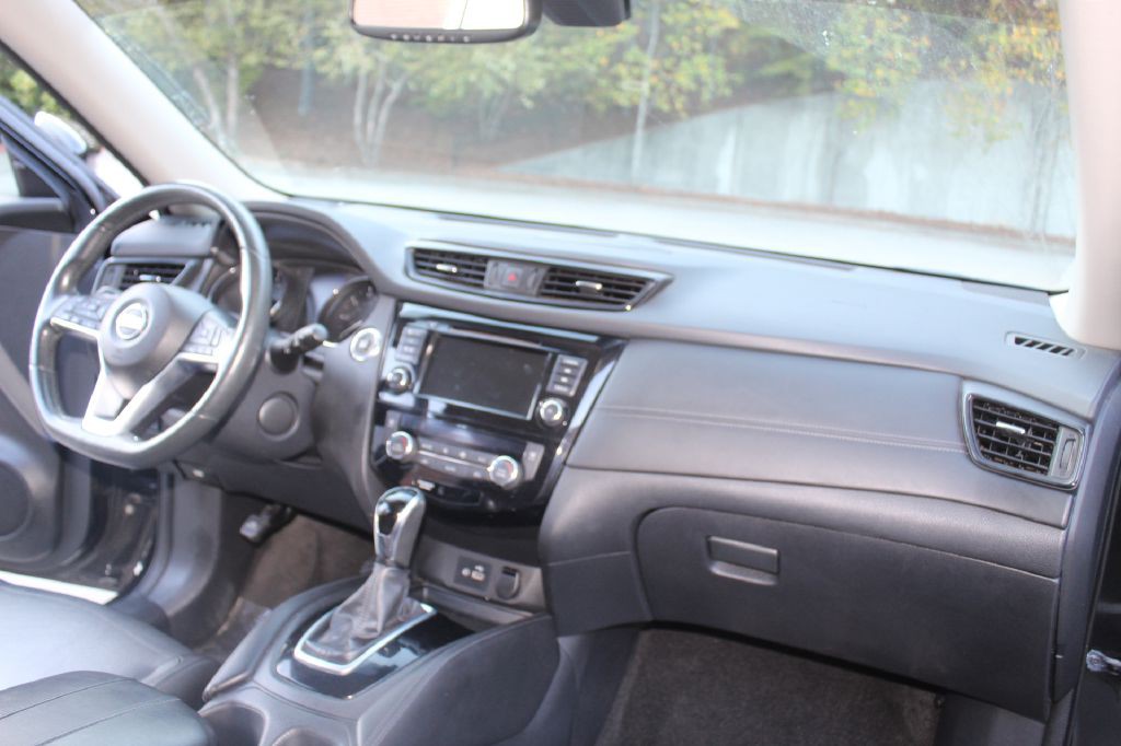 2018 Nissan Rogue Image 13