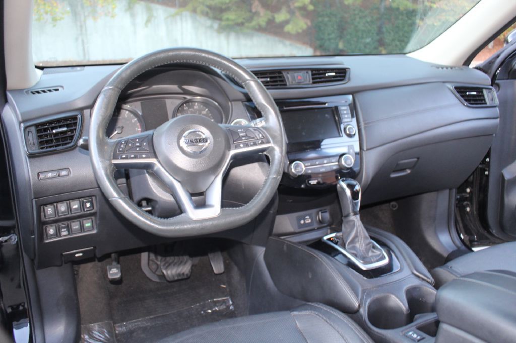 2018 Nissan Rogue Image 15