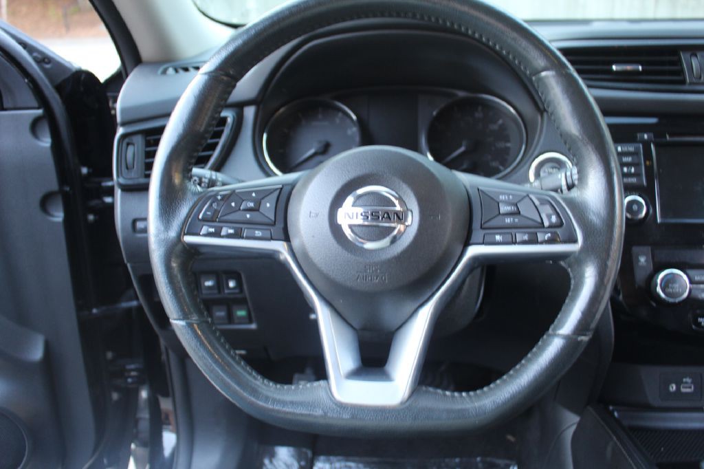 2018 Nissan Rogue Image 16