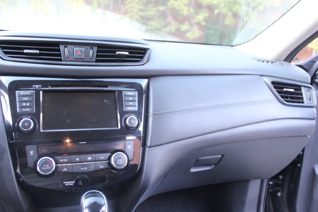 2018 Nissan Rogue Image 18