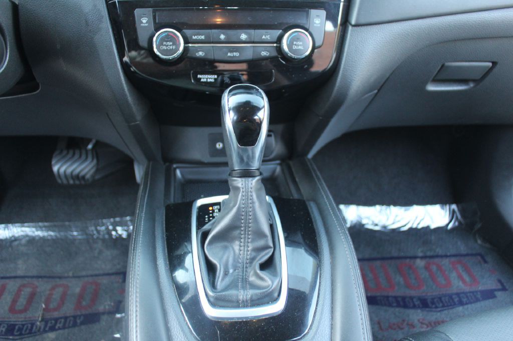 2018 Nissan Rogue Image 19
