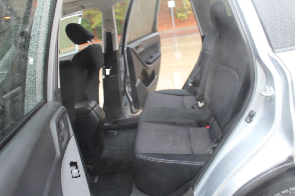 2015 Subaru Forester Image 9