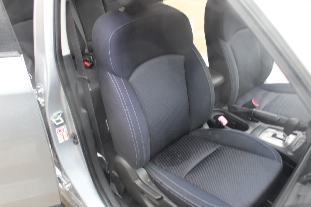 2015 Subaru Forester Image 12