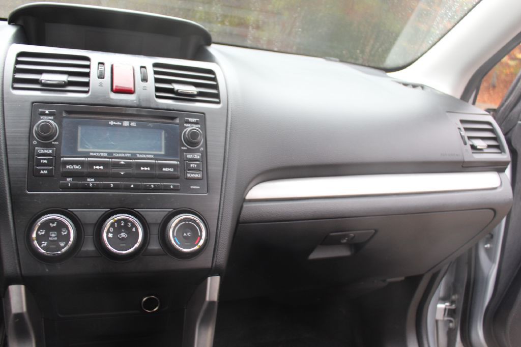 2015 Subaru Forester Image 18