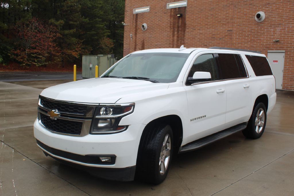 2016 Chevrolet Suburban Image 2