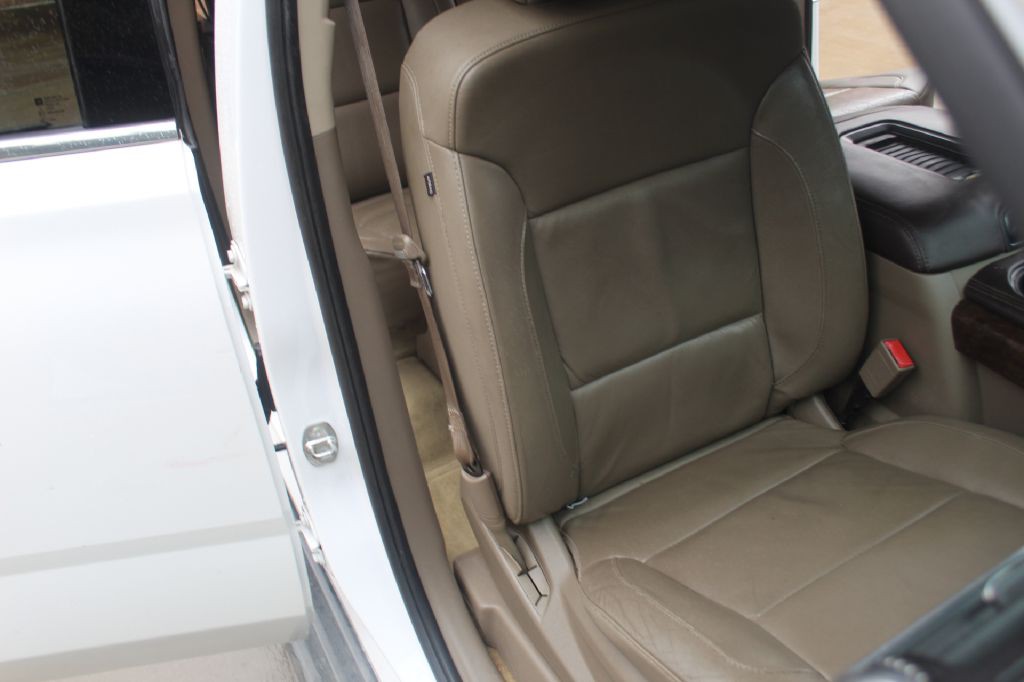 2016 Chevrolet Suburban Image 12