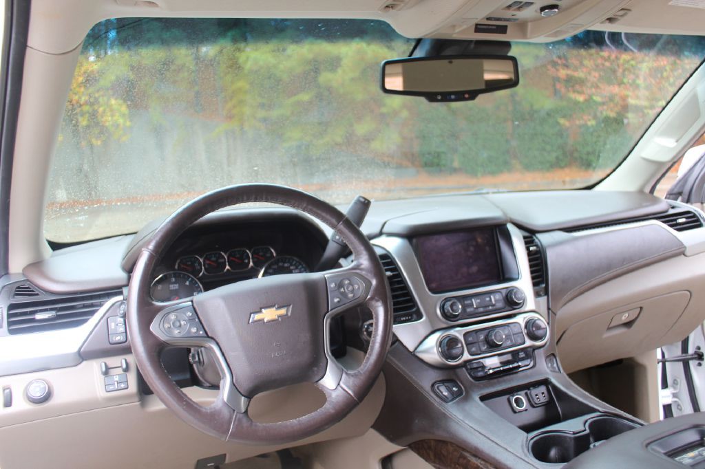 2016 Chevrolet Suburban Image 17