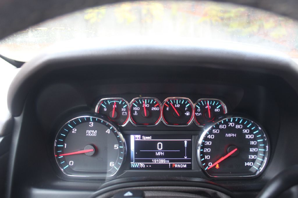 2016 Chevrolet Suburban Image 27